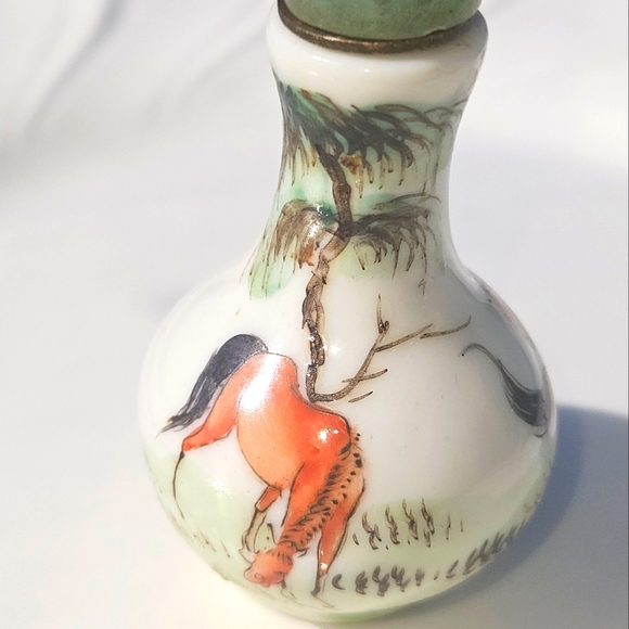 Antique Porcelain SNUFF BOTTLE Horses Handpainted Jade Top W Spoon - Picture 3 of 7